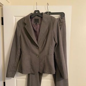 Womens Limited Paint Suit Size 6